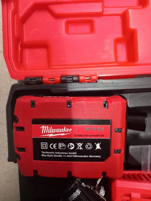 Pistol de impact MILWAUKEE m18 cu 2 acumulatori