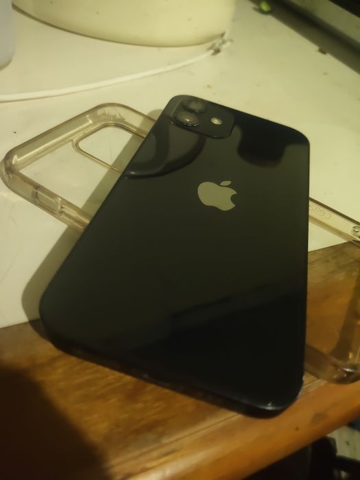 iPhone 12 într-o stare foarte buna