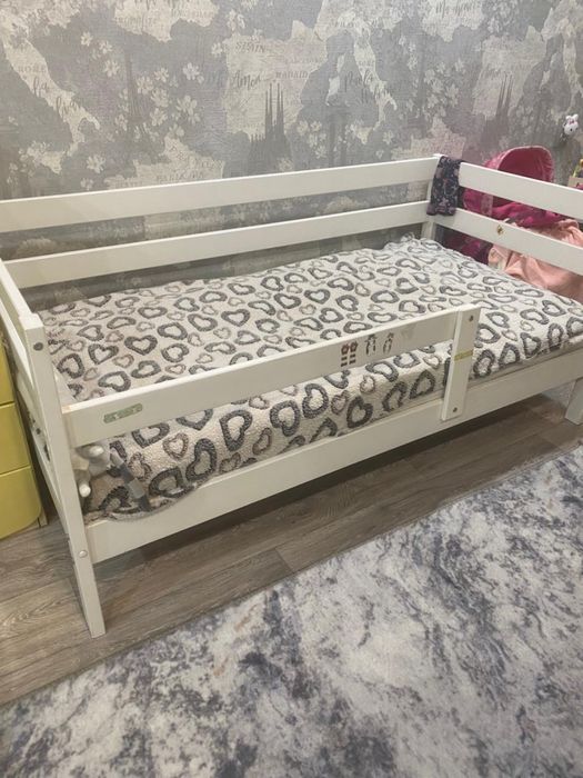 Продается детская кровать с матрасом