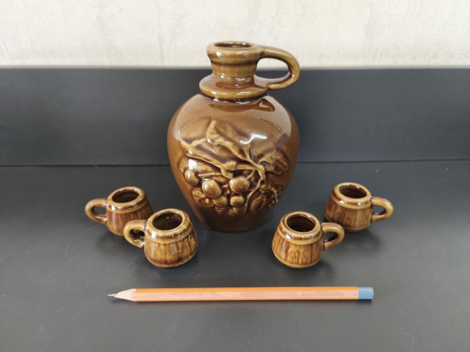 Сувенири - дървен свещник (нов) и комплект за ракия