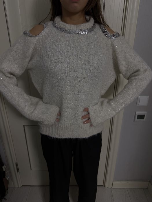 Кофточка  с открытыми плечами