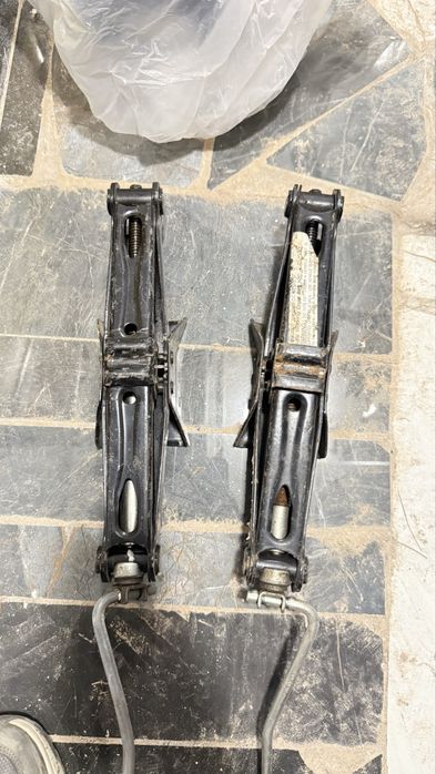 Продам  домкрат автомобильный