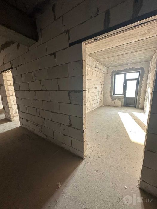 Срочно продам квартиру Шахристан 4комн коробка