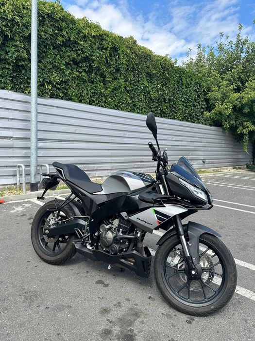 Motocicleta Aprilia Tuono 125 cc