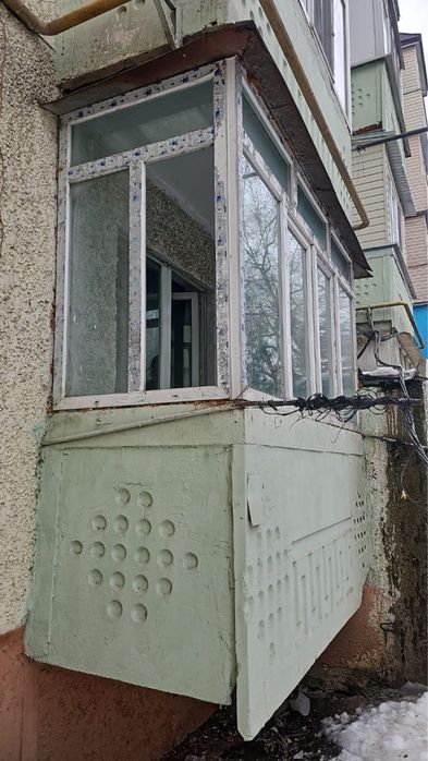 Продам б/у балконные пластиковые окна