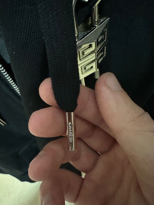 Vând hanorac givenchy L merge și pt M