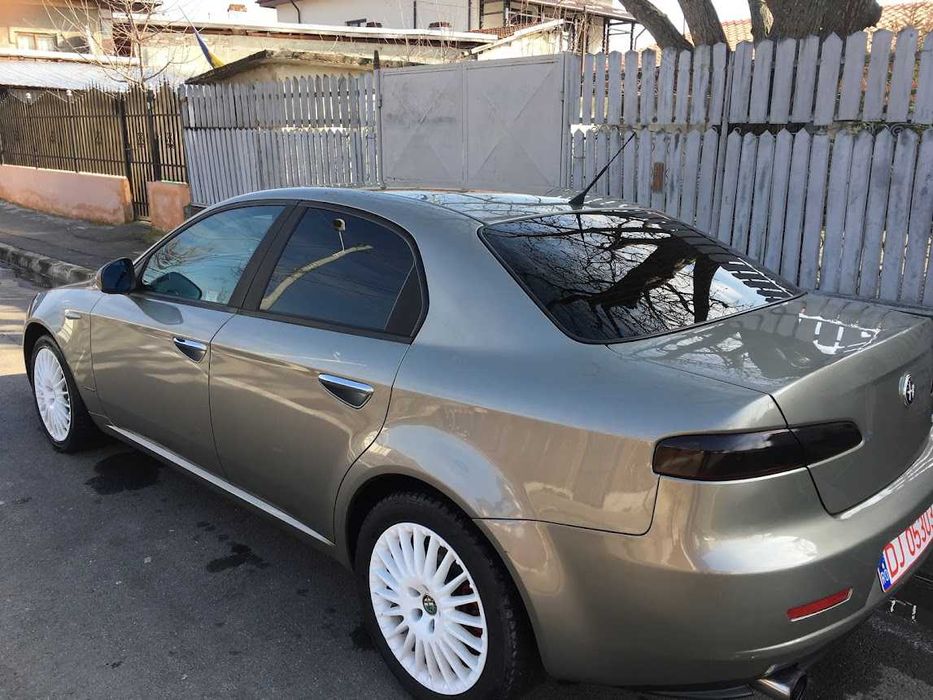Dezmembrez Alfa Romeo 159 motoare de 1.9 si 2.4 fata completa parbriz