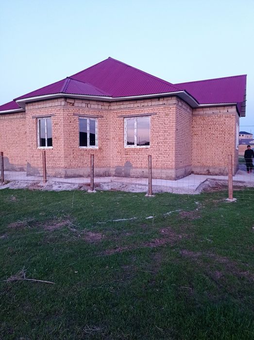 дом мкрн Достык,участок 8 соток.