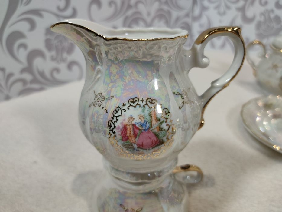 Порцеланов сервиз за кафе в топ състояние.