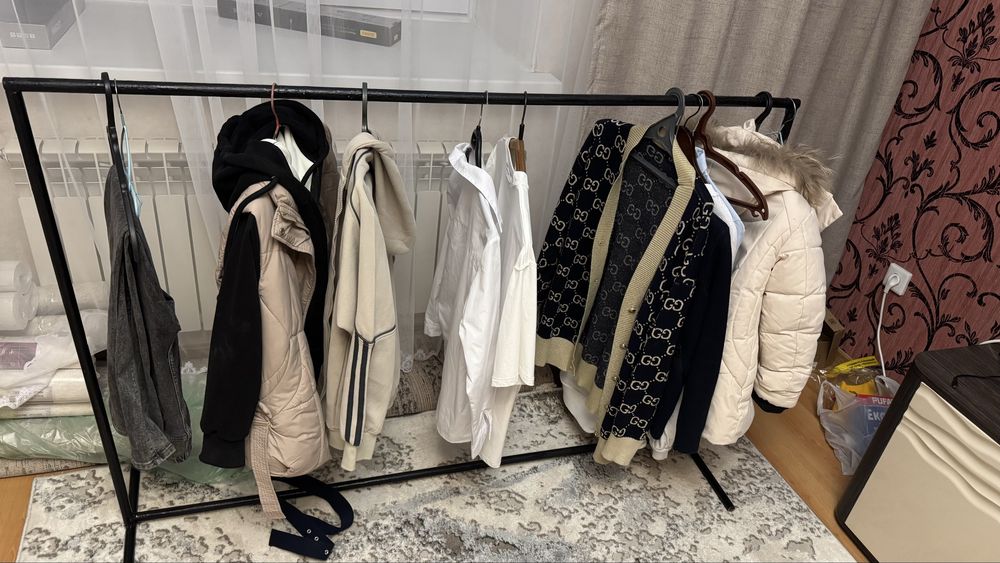 Вешалка для одежды металическая