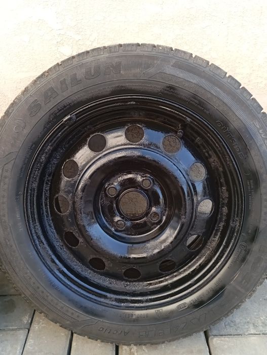 Продам зимний комплект шин с дисками