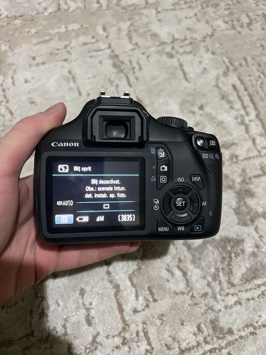 Aparat DSLR Canon 1100D cu obiectiv 50mm 1.8