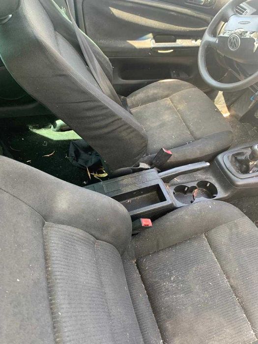 dezmembrez passat b5.5 break/hayon/ usi fata /aripi passat b5.5/faruri