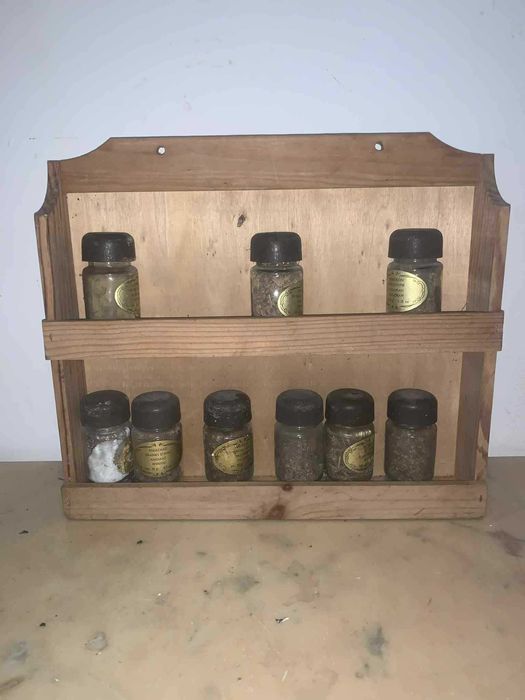 Raft de condimente de perete bucatarie