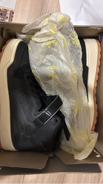 Новые зимние кроссовки Adidas