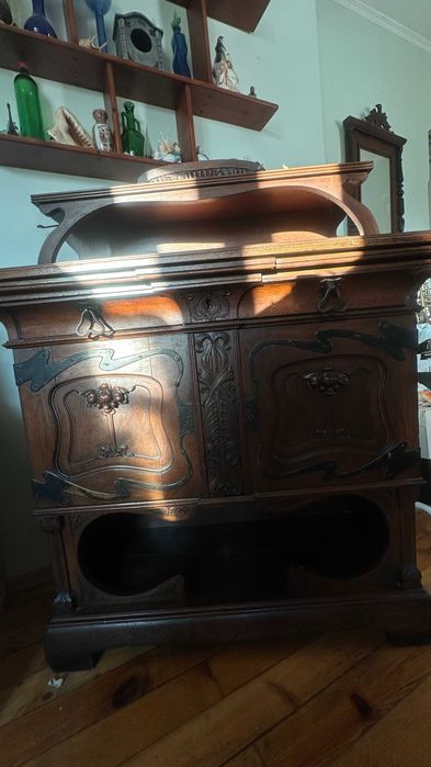 Уникален антикварен бюфет "Сецесион" с масивен метален обков и дърворезба