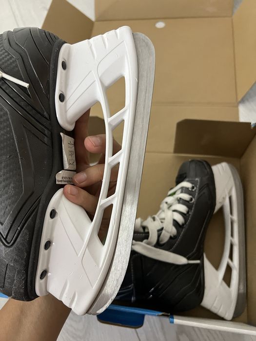 Коньки BAUER новые почти