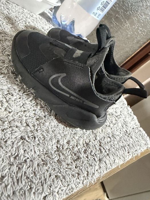 Adidasi nike marimea 22