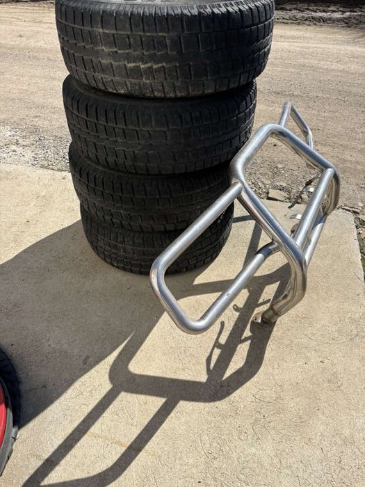 Продавам гуми с джанти 265/75 R16 за джип