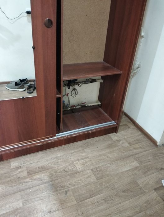 Отдам даром  прихожую