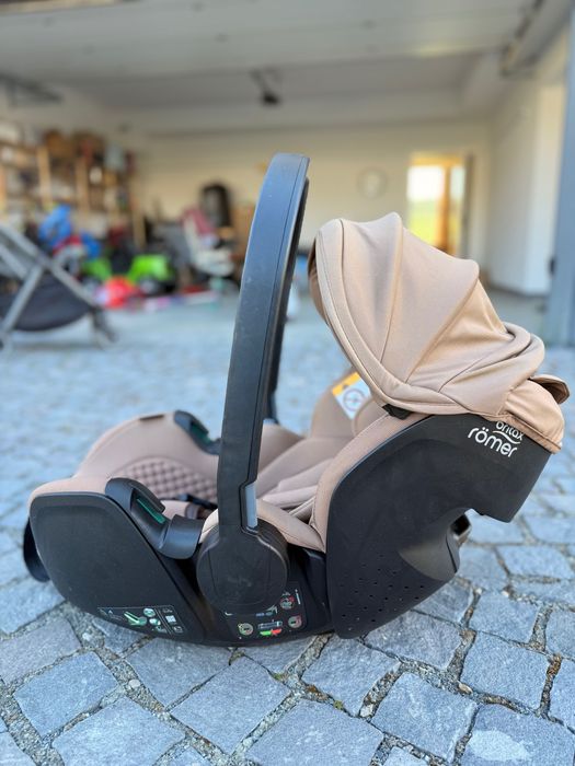 Scaun auto pentru copii Britax Romer, 3 luni - 4 ani, DUALFIX 5Z, Warm Caramel, 61 cm - 105cm, 0 - 18kg