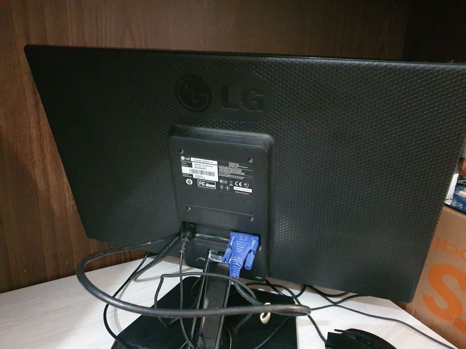 Монитор LG 19 дюймовый