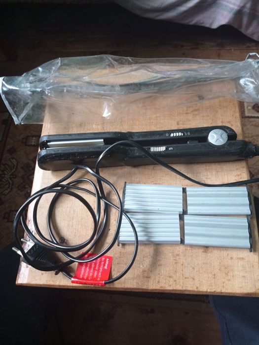 Vand 2xPlacă pentru păr. Preț negociabil