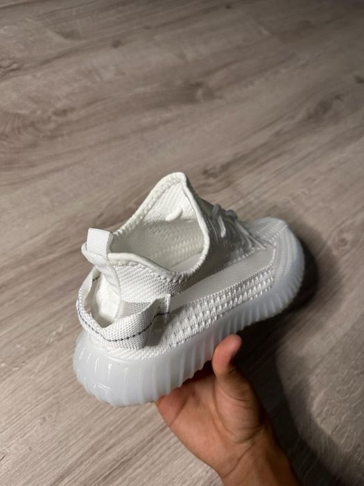 Кросовки Изи