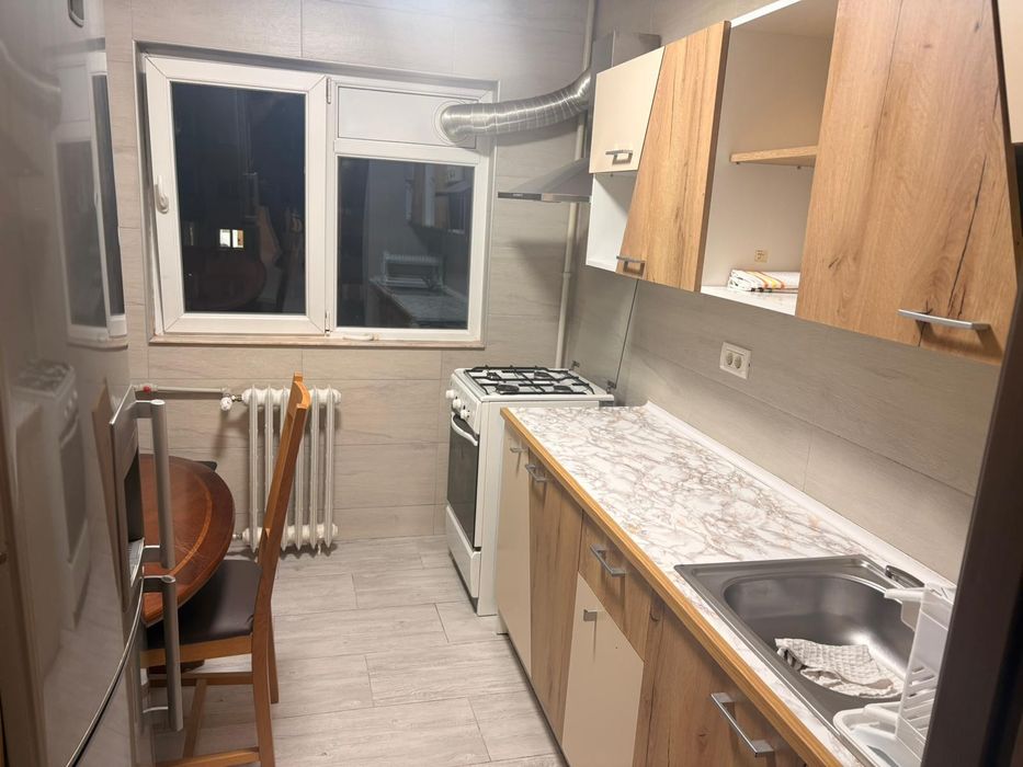 Închiriez apartament
