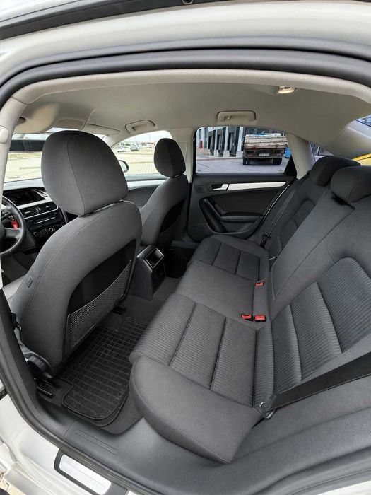 Audi A4 B8 S line 2.0 TDI 2009 | 226.000 km REALI | Fără Accidente | Webasto | Navi | S line