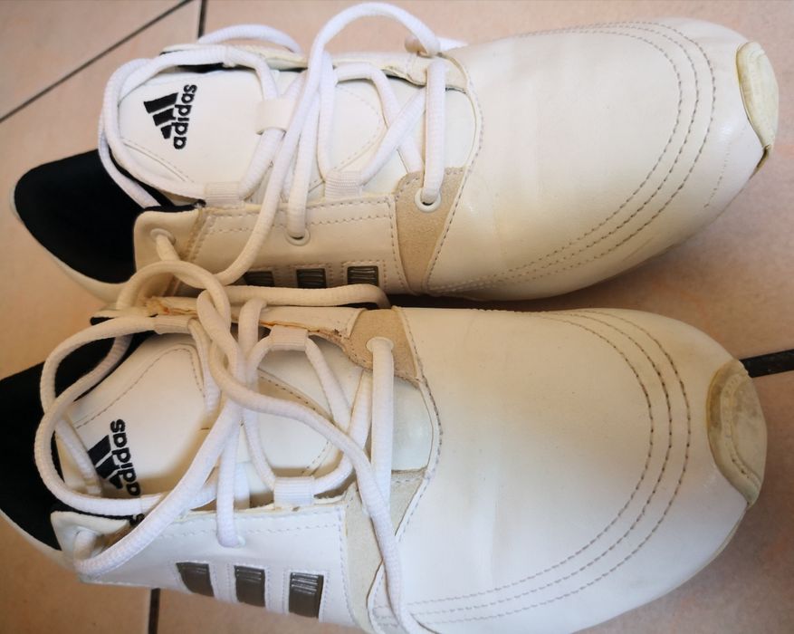 Vând adidas kasoto