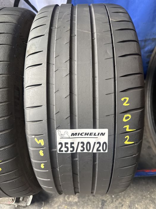 255/30/20 Michelin