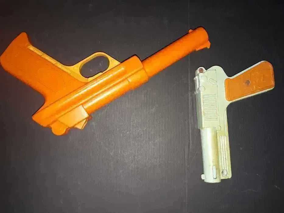 Pistoale de jucarie fabricate din plastic perioada comunista