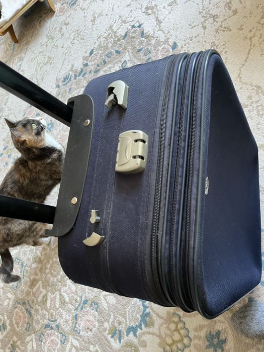 Продам чемодан срочно