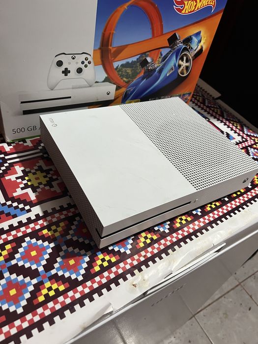 XBOX ONE S   In stare buna