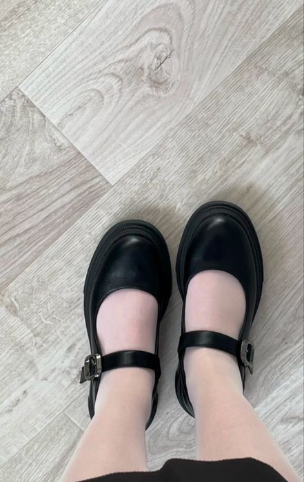 Продам туфли для девушек