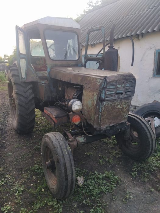 Продам   трактор   на    ходу