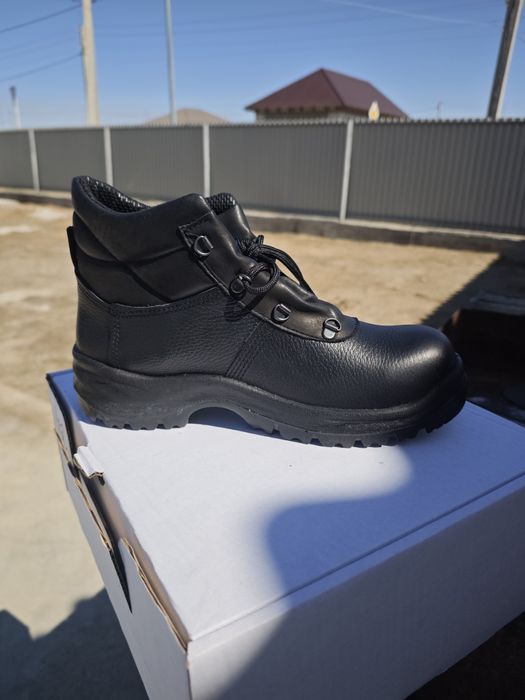 Продам спец обувь