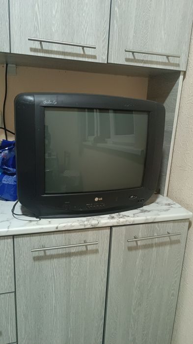 Продаю телевизор LG