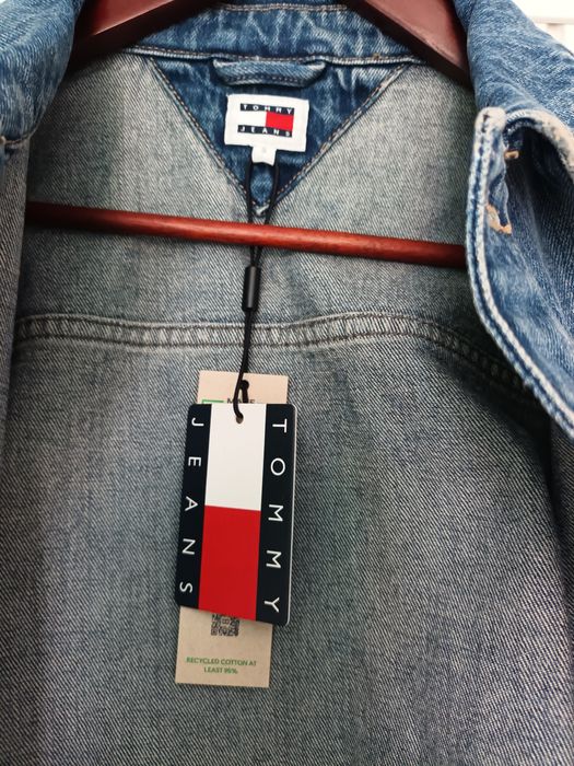 Ново оригинално яке Tommy Hilfiger Jeans, размер S