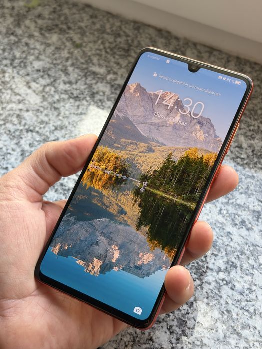 Huawei P30 (pentru piese)