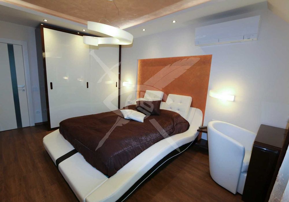 Дава се под наем Тристаен апартамент в София, Център - 119 кв.м за 1190 € - Снимка #1