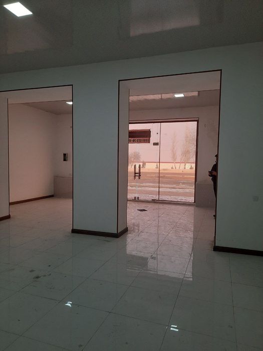 Савдо дукони, бизнес учун кулай жойда жойлашган, фасад кисми кафел бил