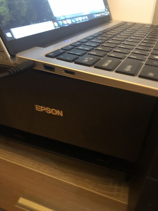 Vand laptop ultra slim achizitionat de pe aliexpress.