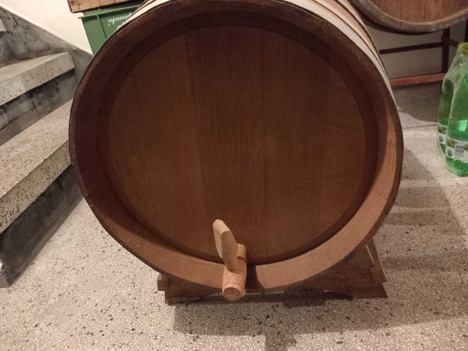 Дъбова бъчва 100 литра със стойка