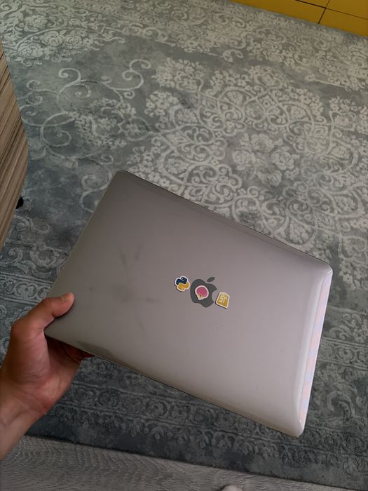 Macbook pro m2 2022