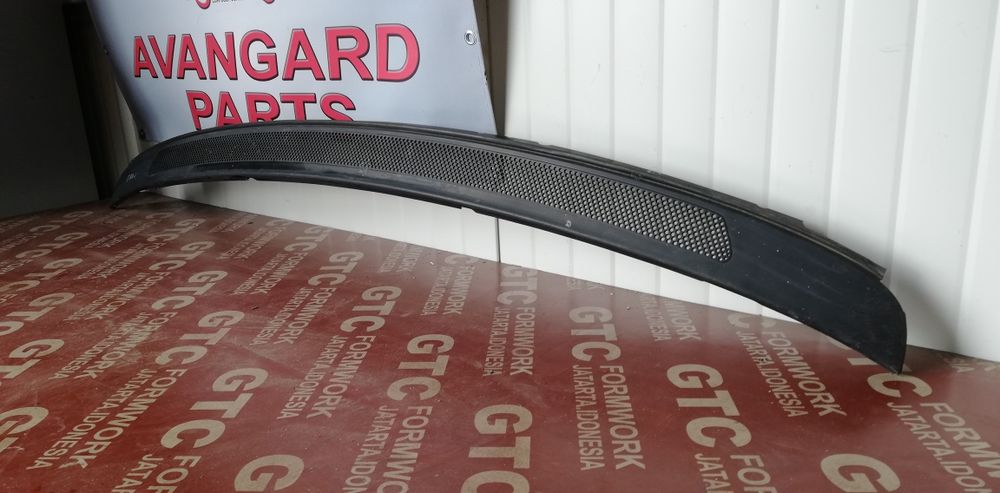 Лайстна/решетка за преден капак Mercedes Vaneo w414