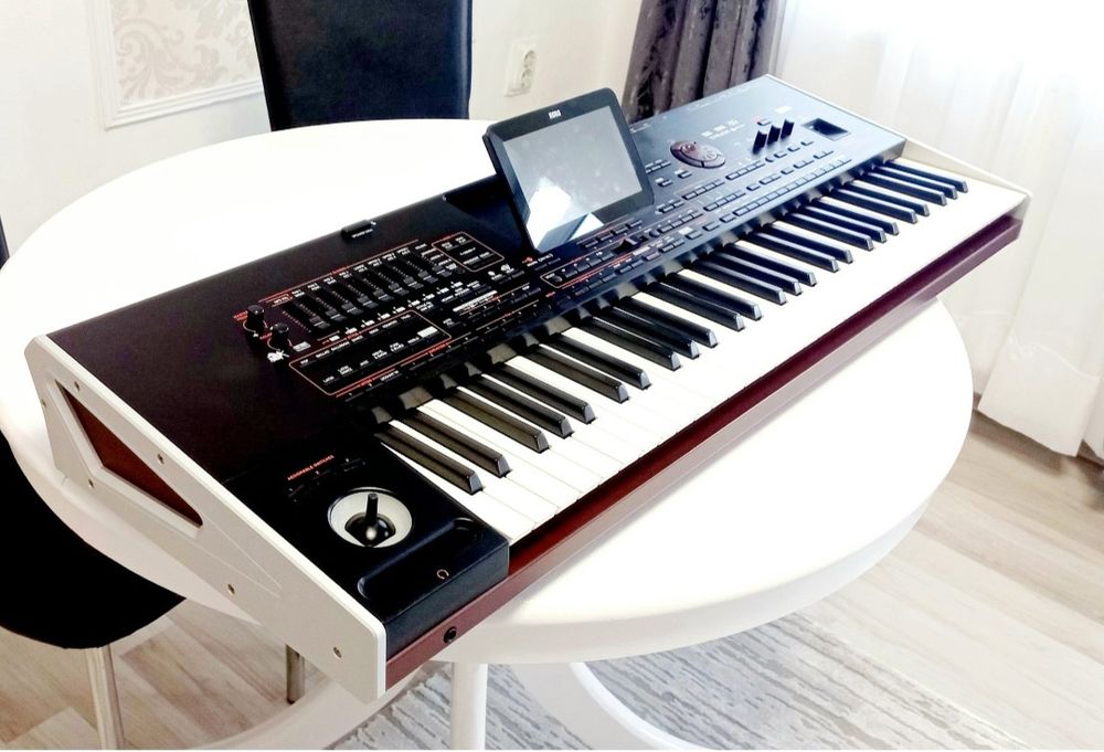 Vând korg pa 4x.2000 euro . Pa 5x 3000 euro.  Aduse azi din italia.impecabile ofer huse și set 2026. Nu schimb.pretu este în anunț la fiecare korg.
