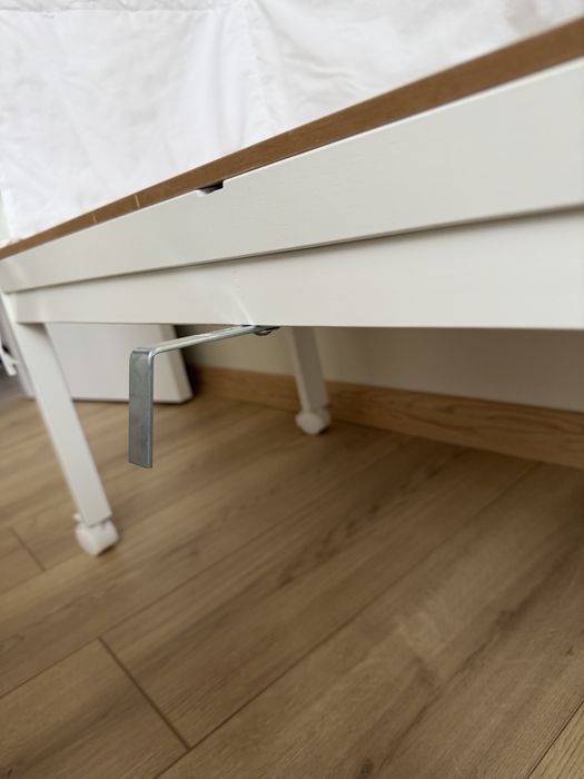 Дървено легло next to me