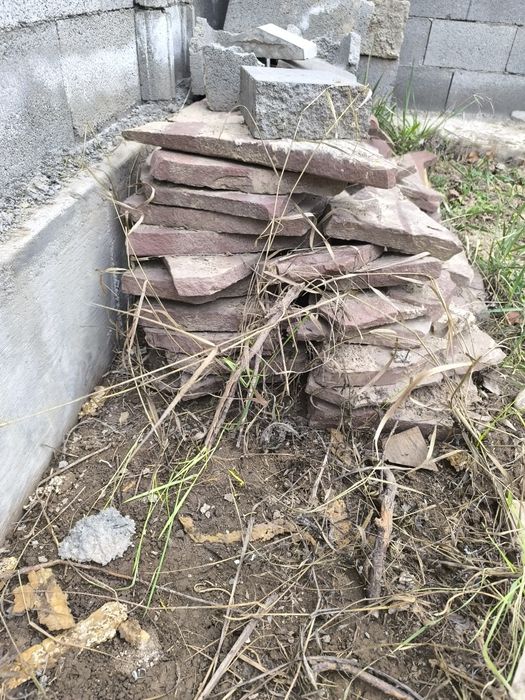 Отдам красный плитняк